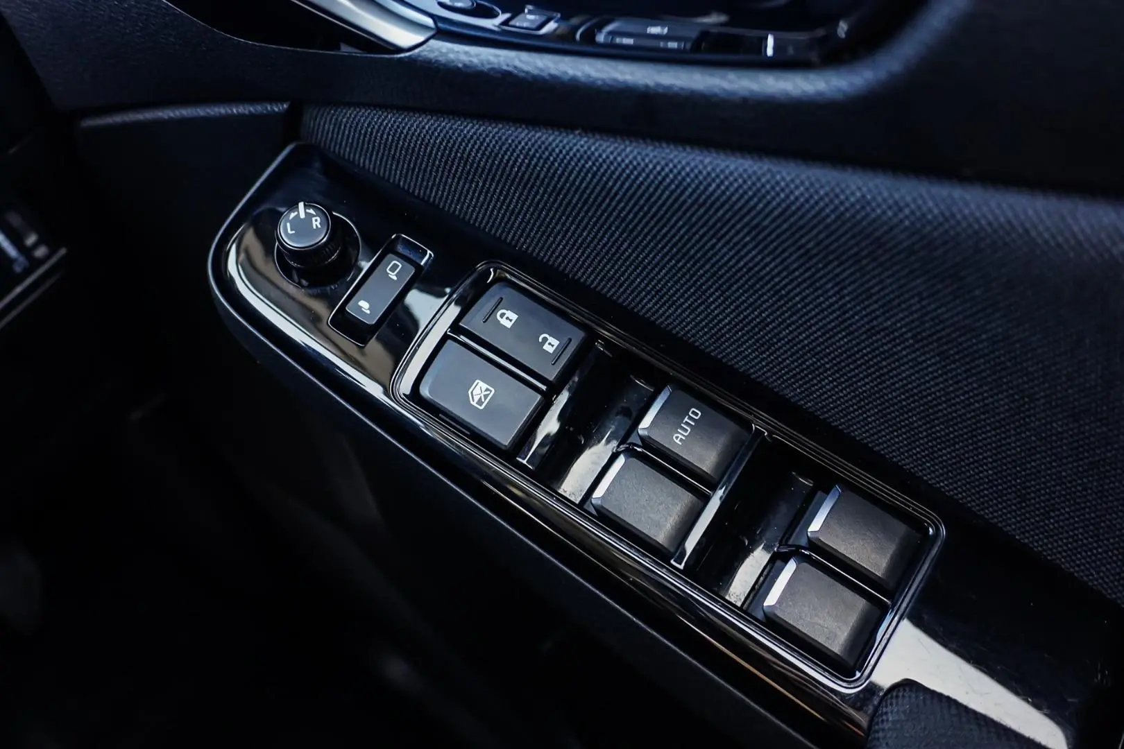 2023 Isuzu MU-X Gallery Image 25