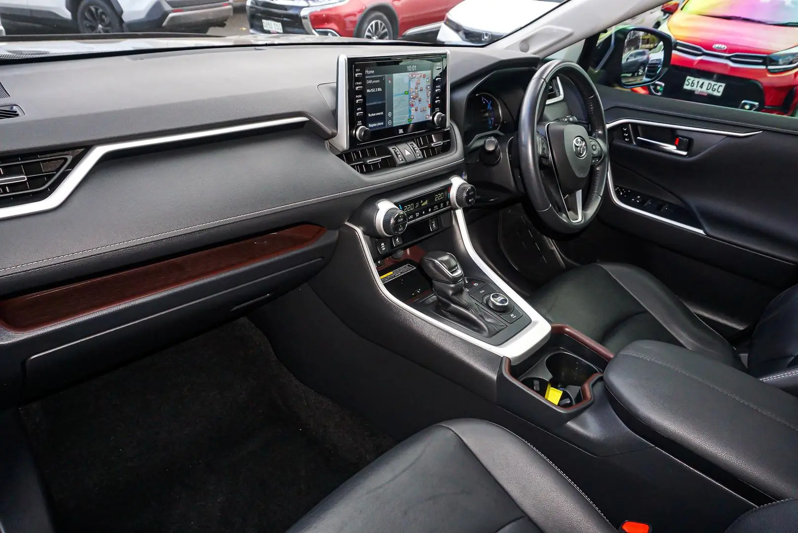 2020 Toyota RAV4 Gallery Image 13