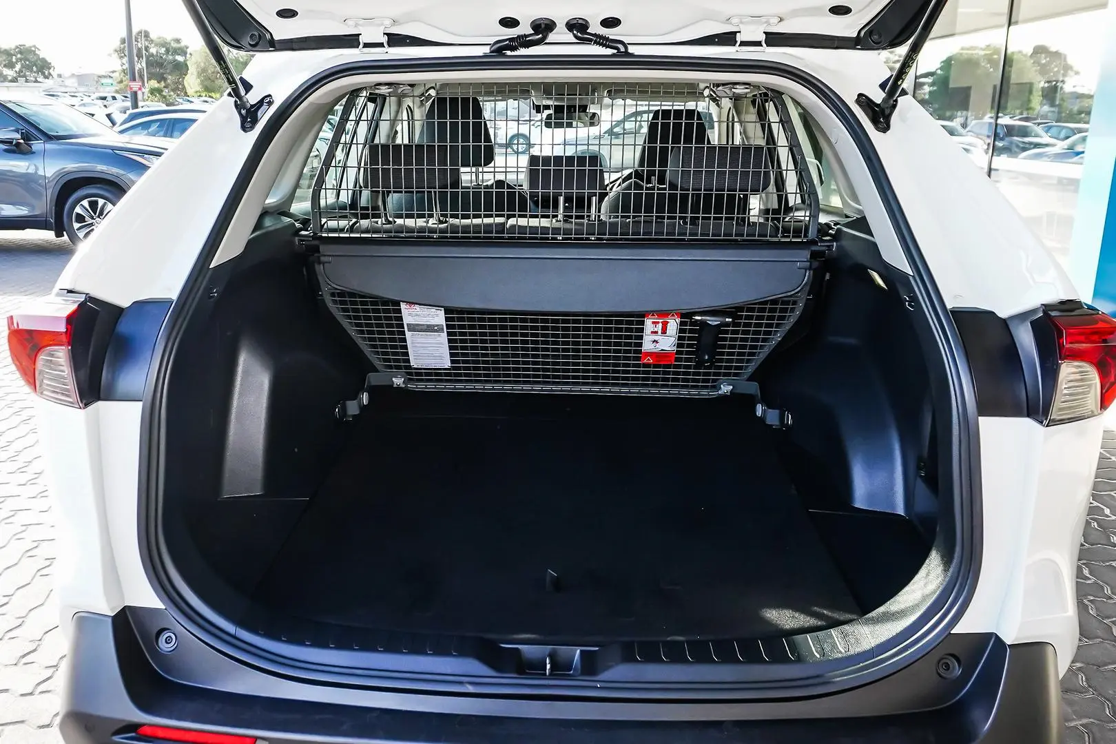2022 Toyota RAV4 Gallery Image 9