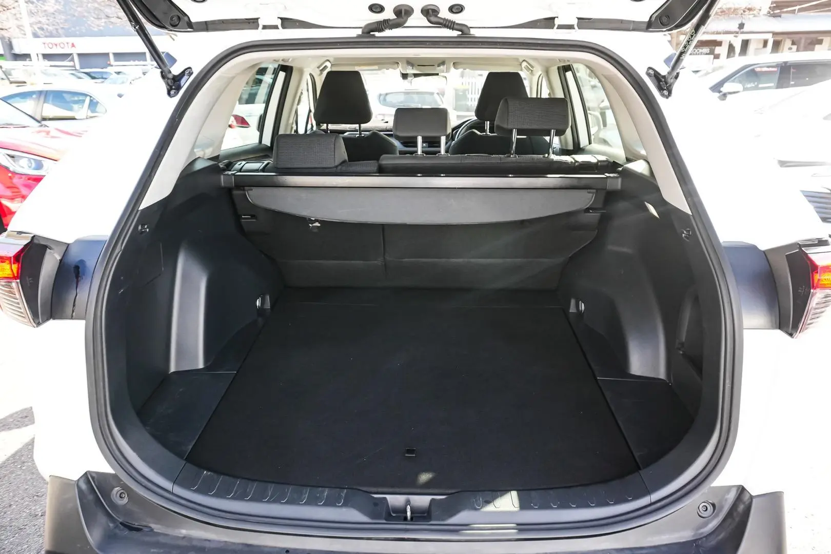 2022 Toyota RAV4 Gallery Image 11