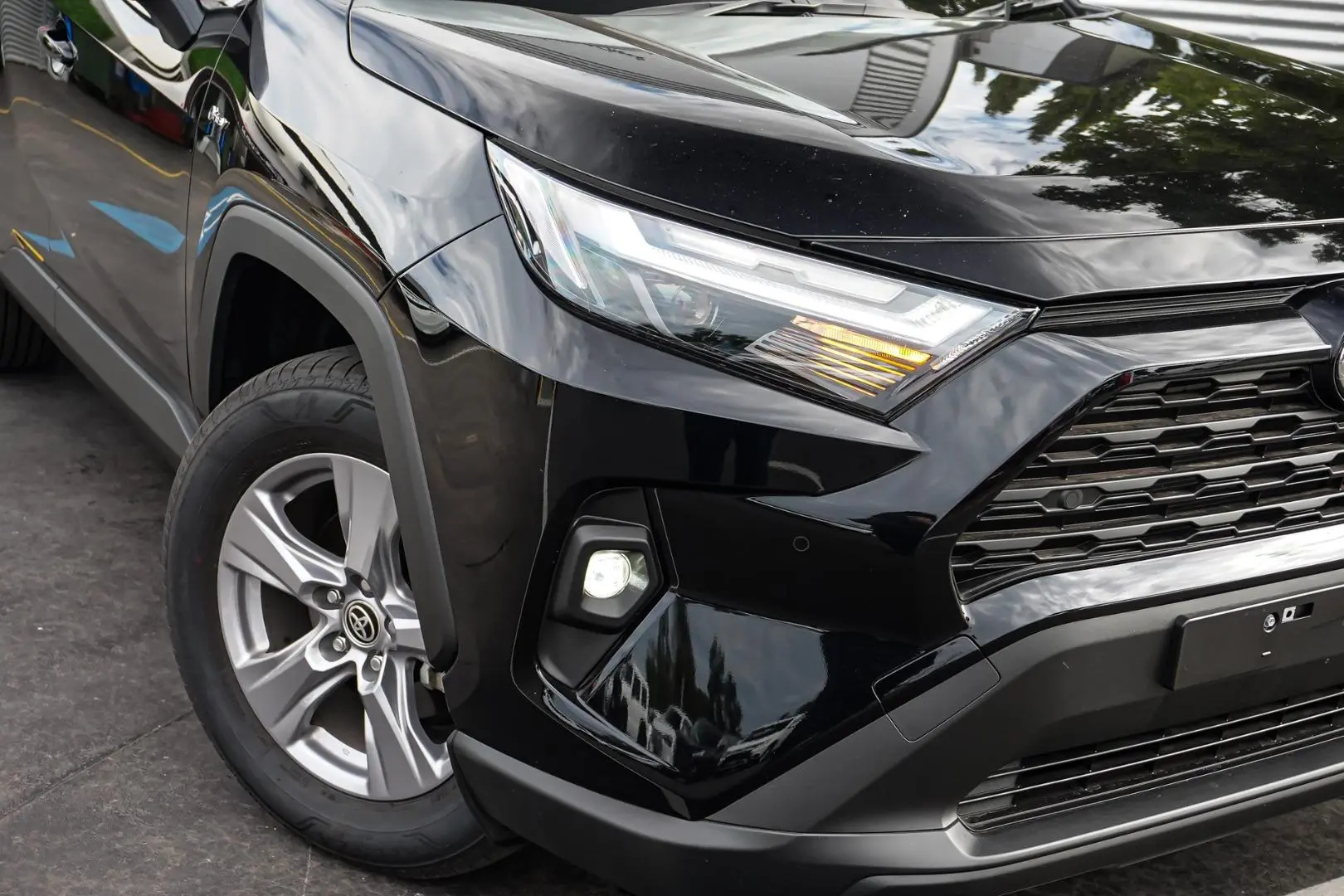 2025 Toyota RAV4 Gallery Image 12