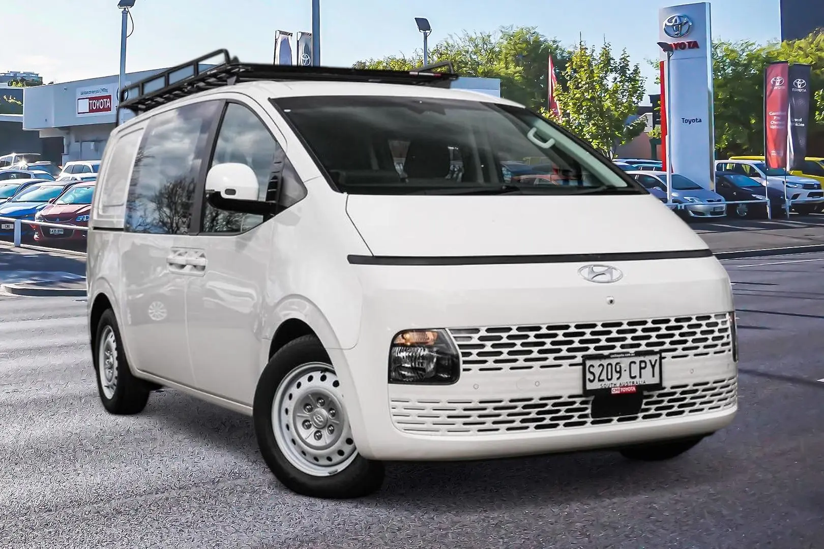 2021 Hyundai STARIA LOAD Gallery Image 1