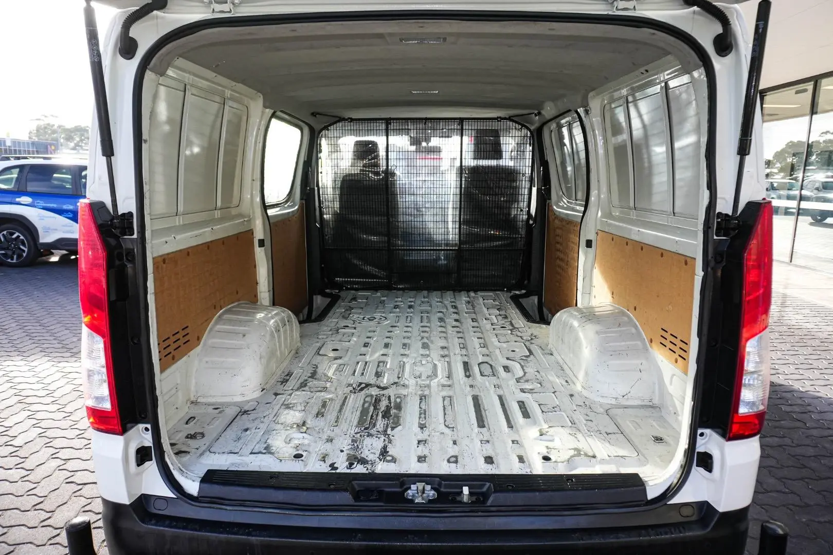 2020 Toyota Hiace Gallery Image 11
