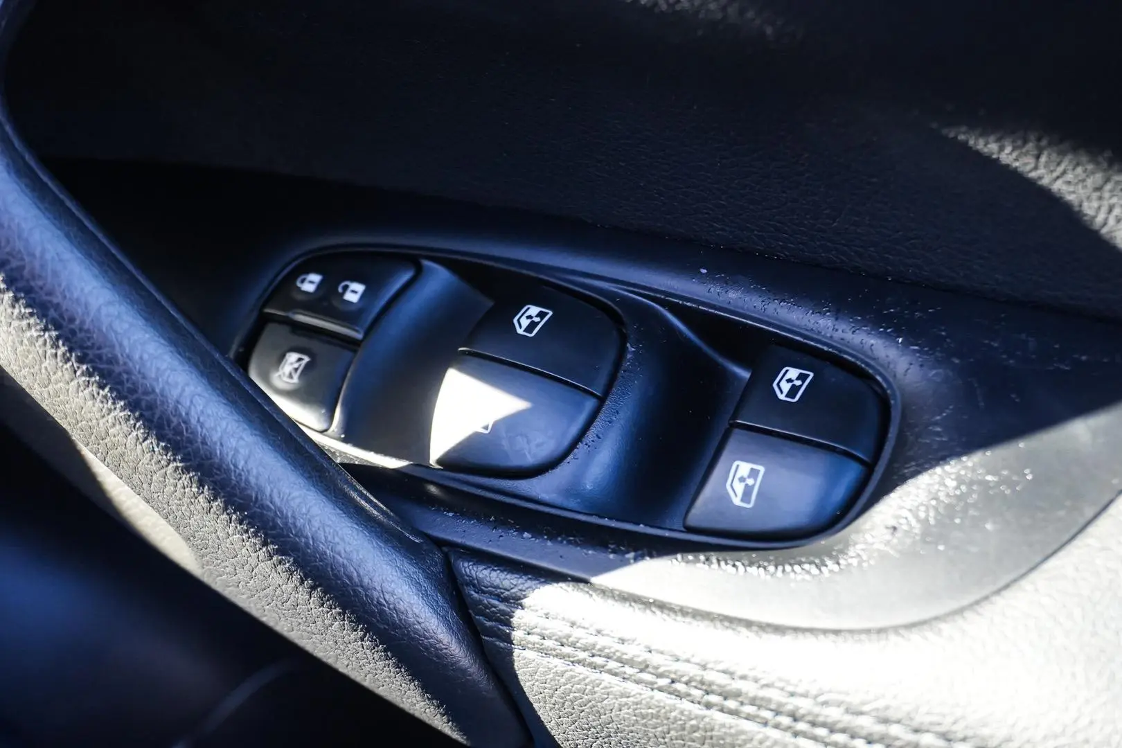 2019 Nissan QASHQAI Gallery Image 19