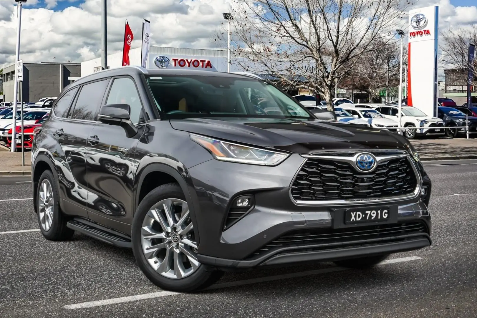 2022 Toyota Kluger Gallery Image 1