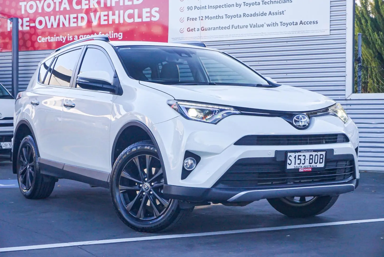 2017 Toyota RAV4 Gallery Image 1