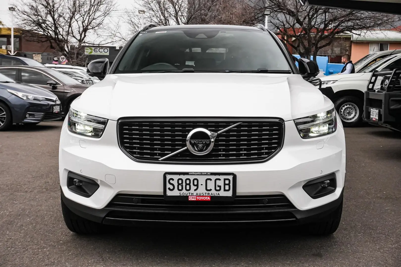 2020 Volvo XC40 Gallery Image 4