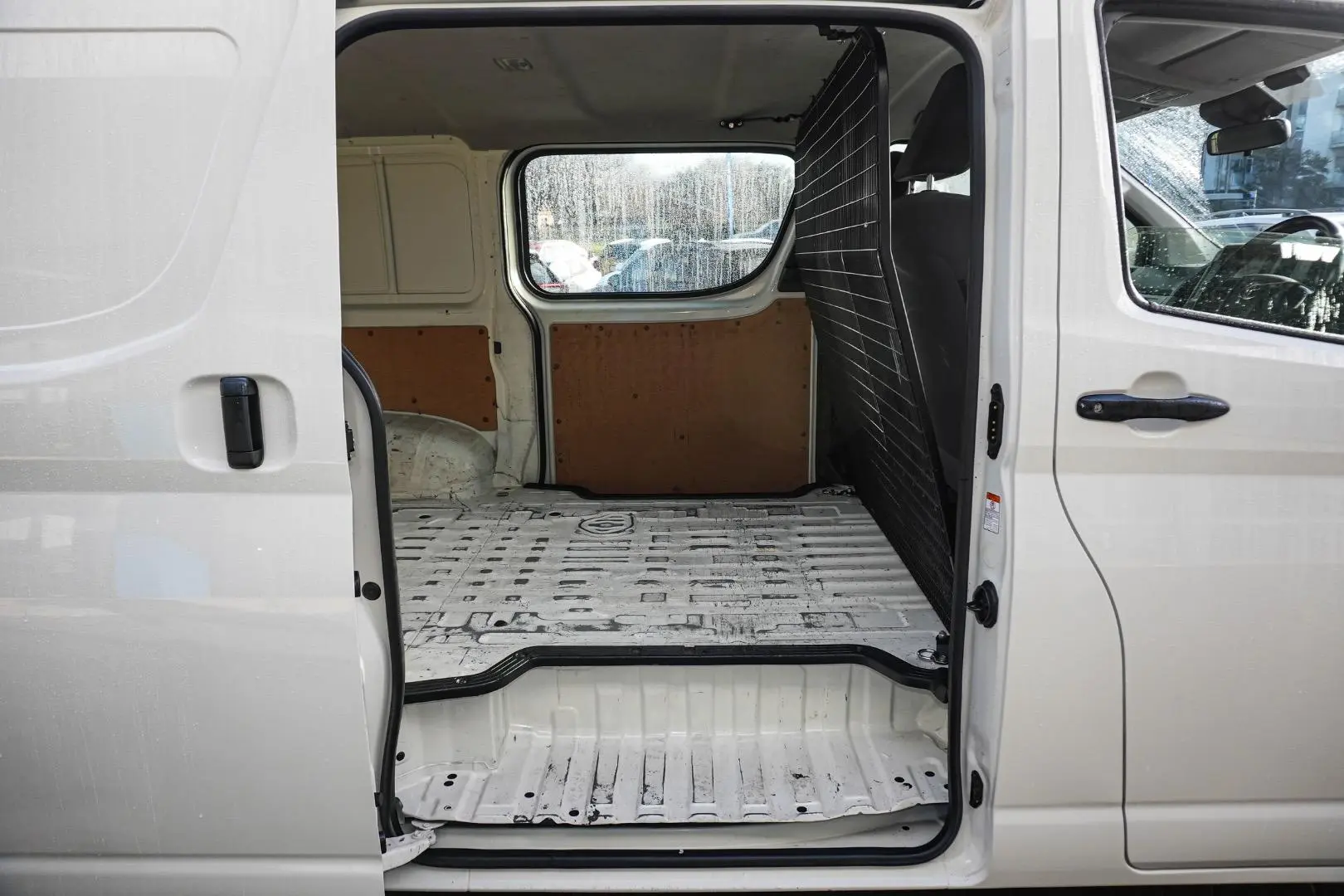 2020 Toyota Hiace Gallery Image 9