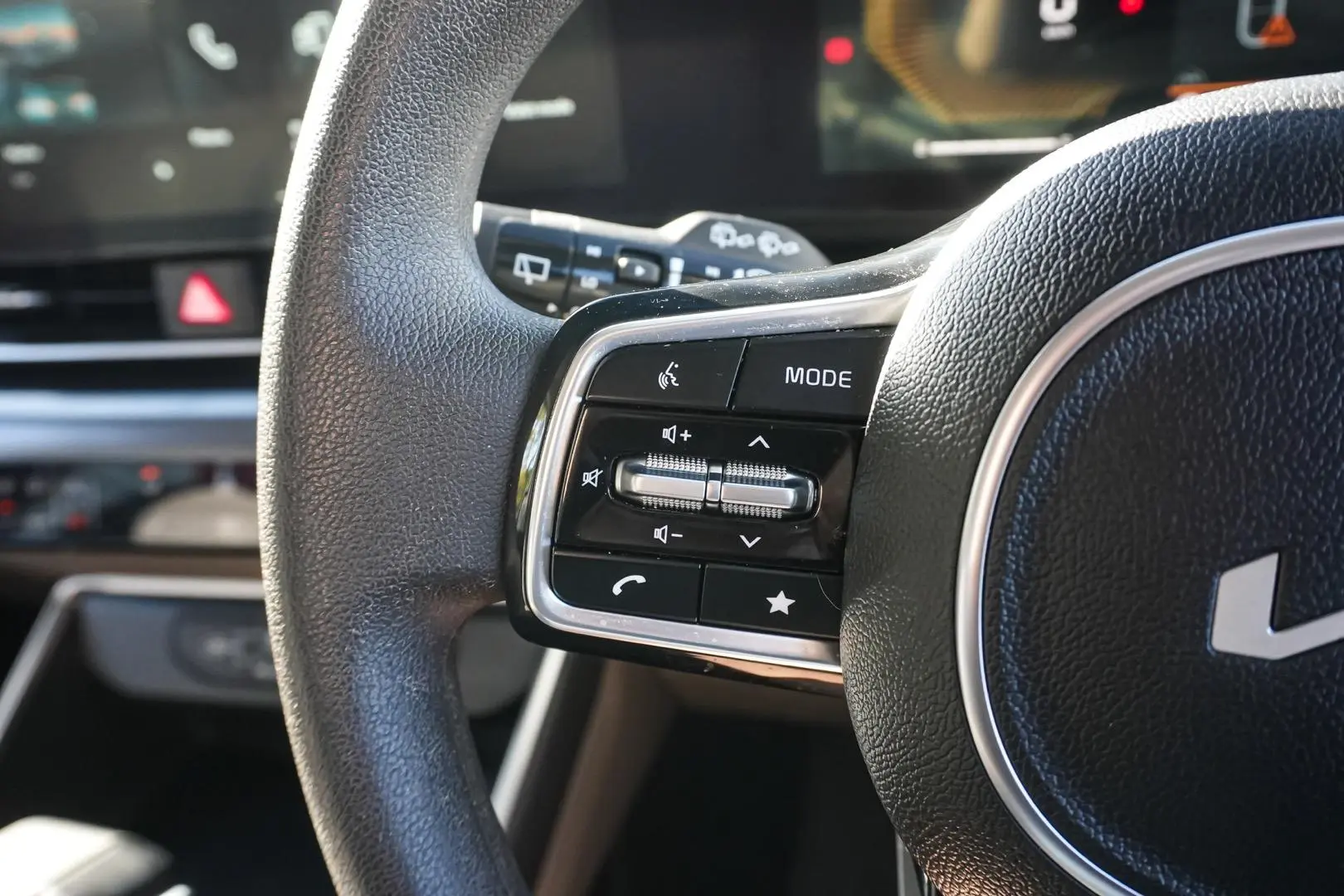 2024 Kia Carnival Gallery Image 19