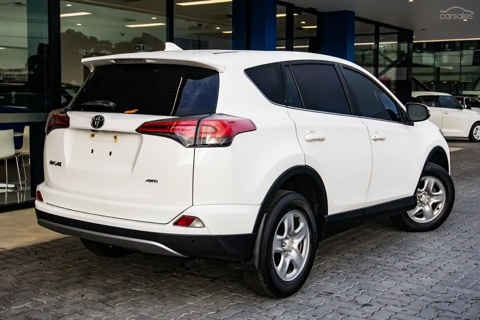 2018 Toyota RAV4 Image 2