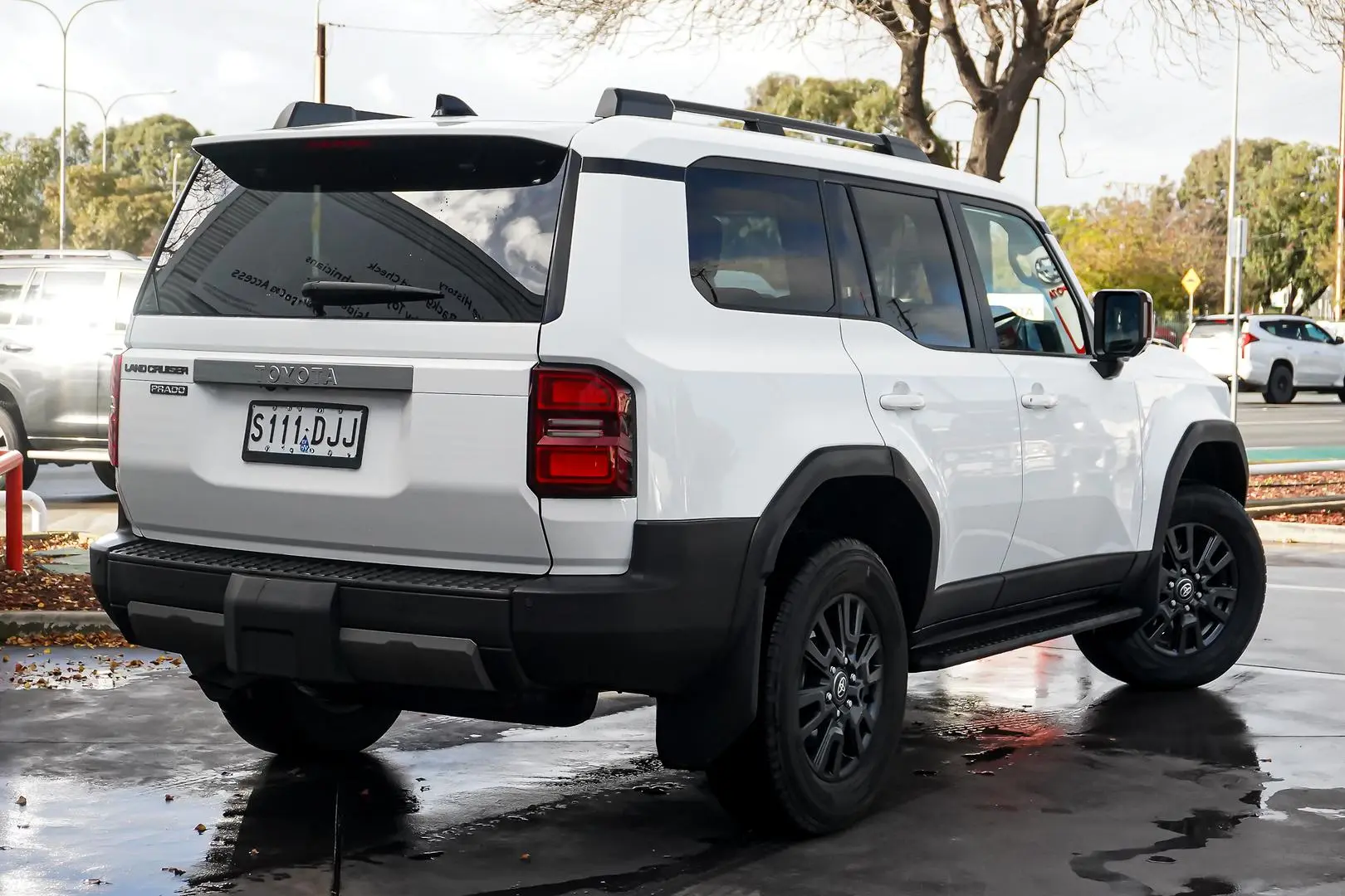 2024 Toyota Landcruiser Prado Gallery Image 3