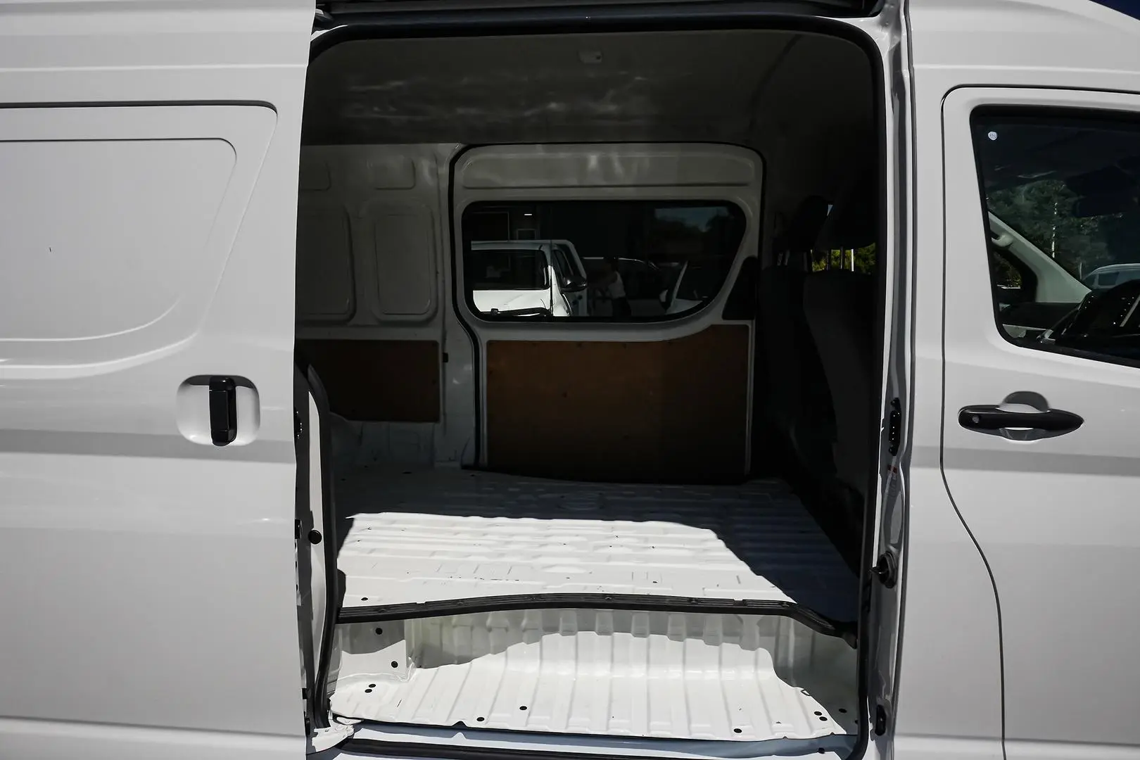 2021 Toyota Hiace Gallery Image 13