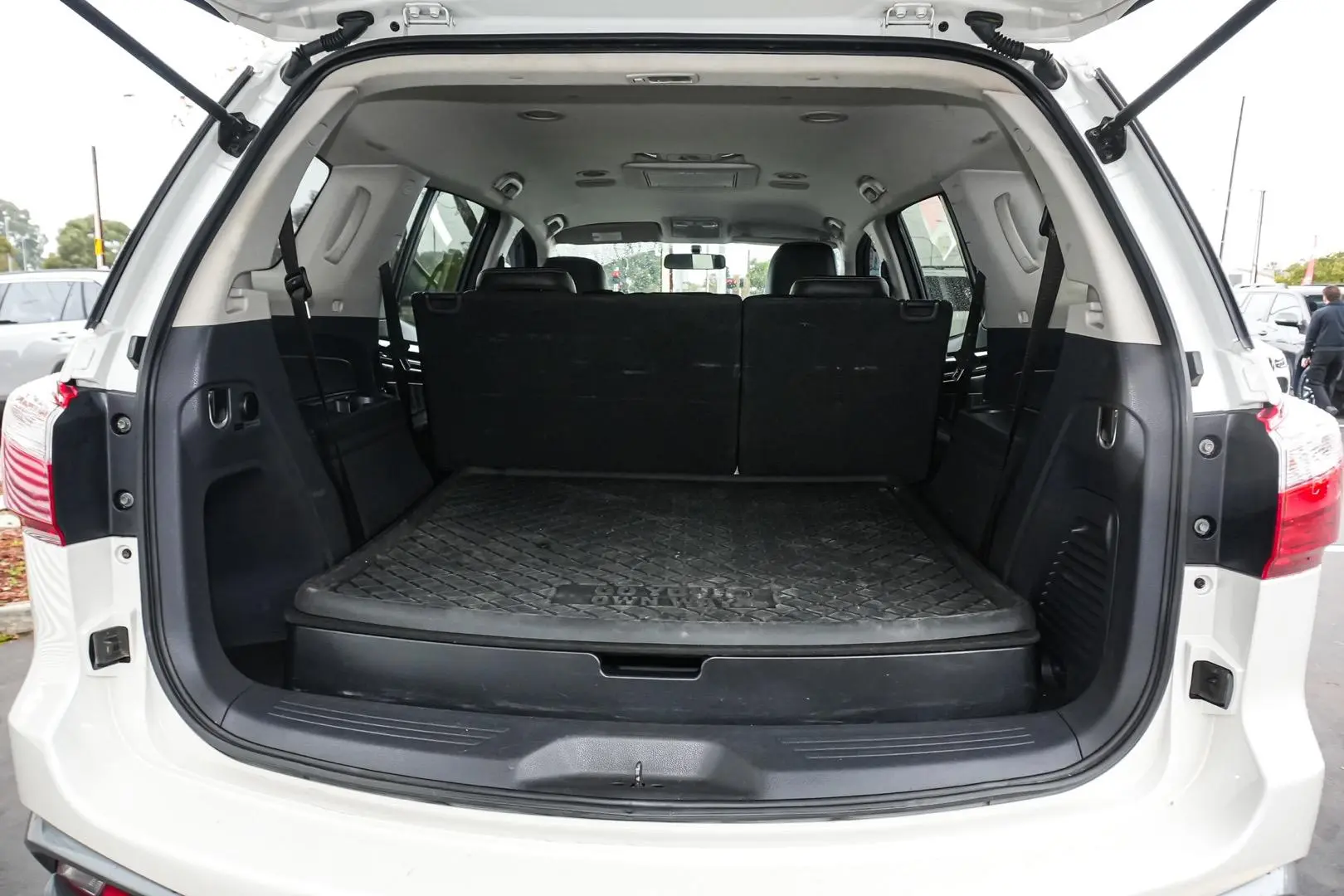 2019 Isuzu MU-X Gallery Image 11