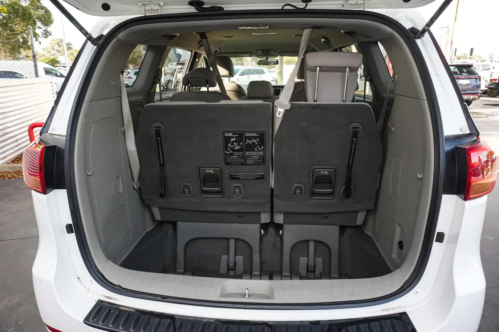 2018 Kia Carnival Gallery Image 14