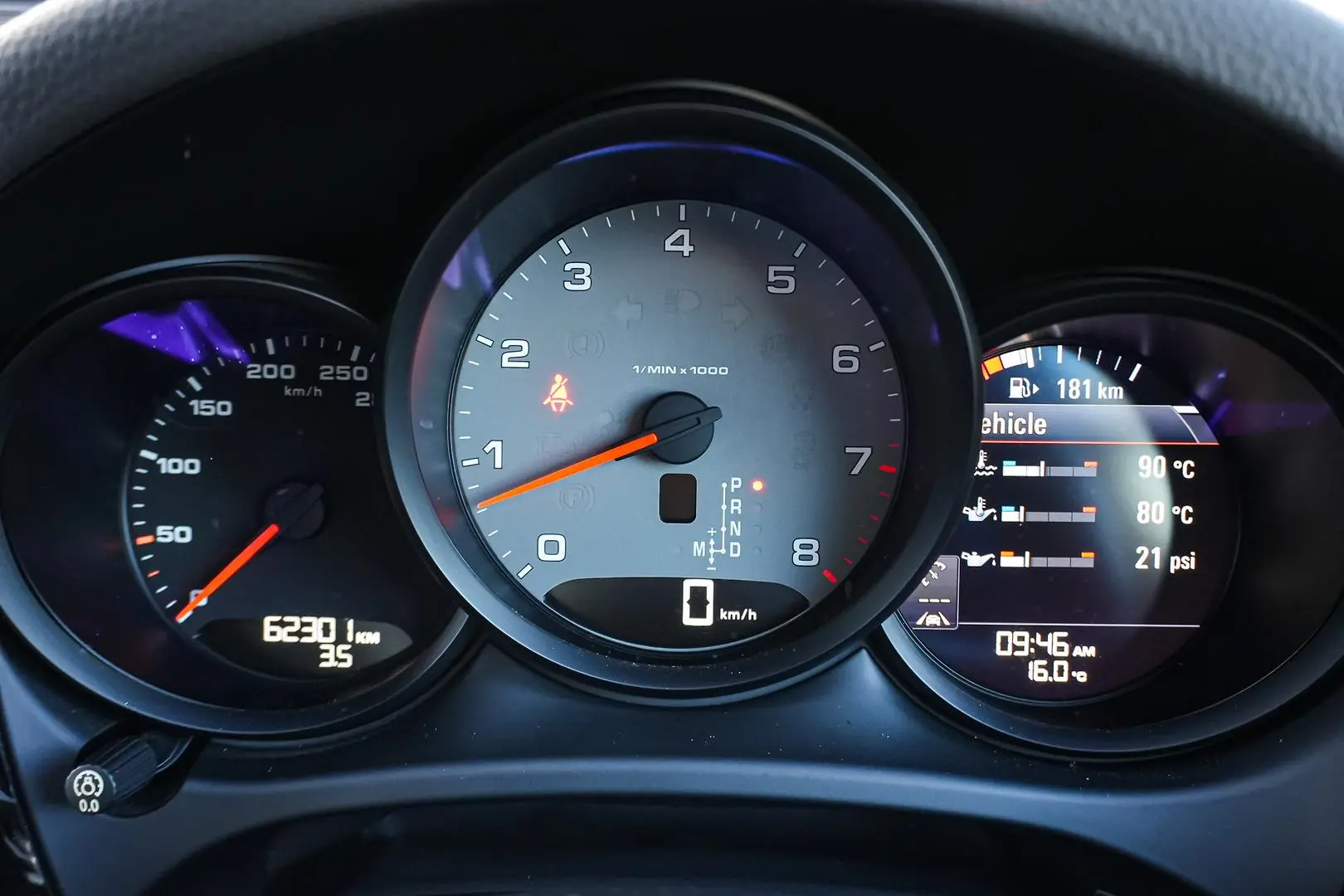 2018 Porsche Macan Gallery Image 16