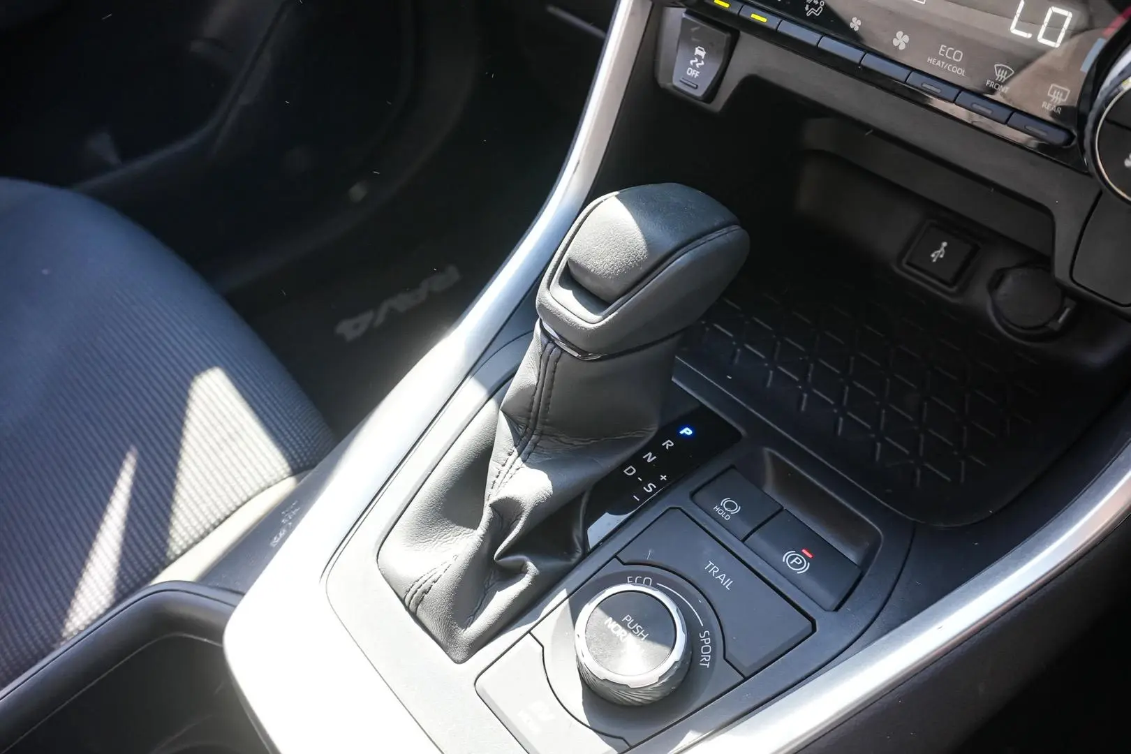 2022 Toyota RAV4 Gallery Image 19