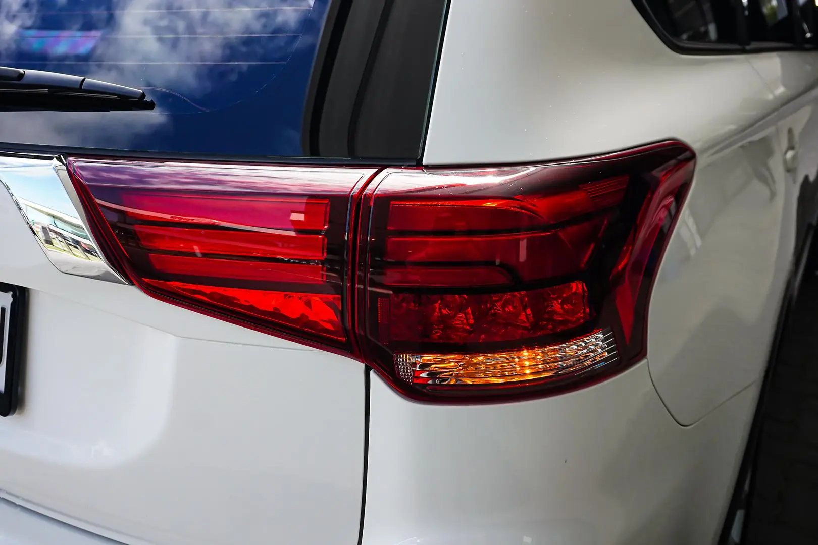 2020 Mitsubishi Outlander Gallery Image 13