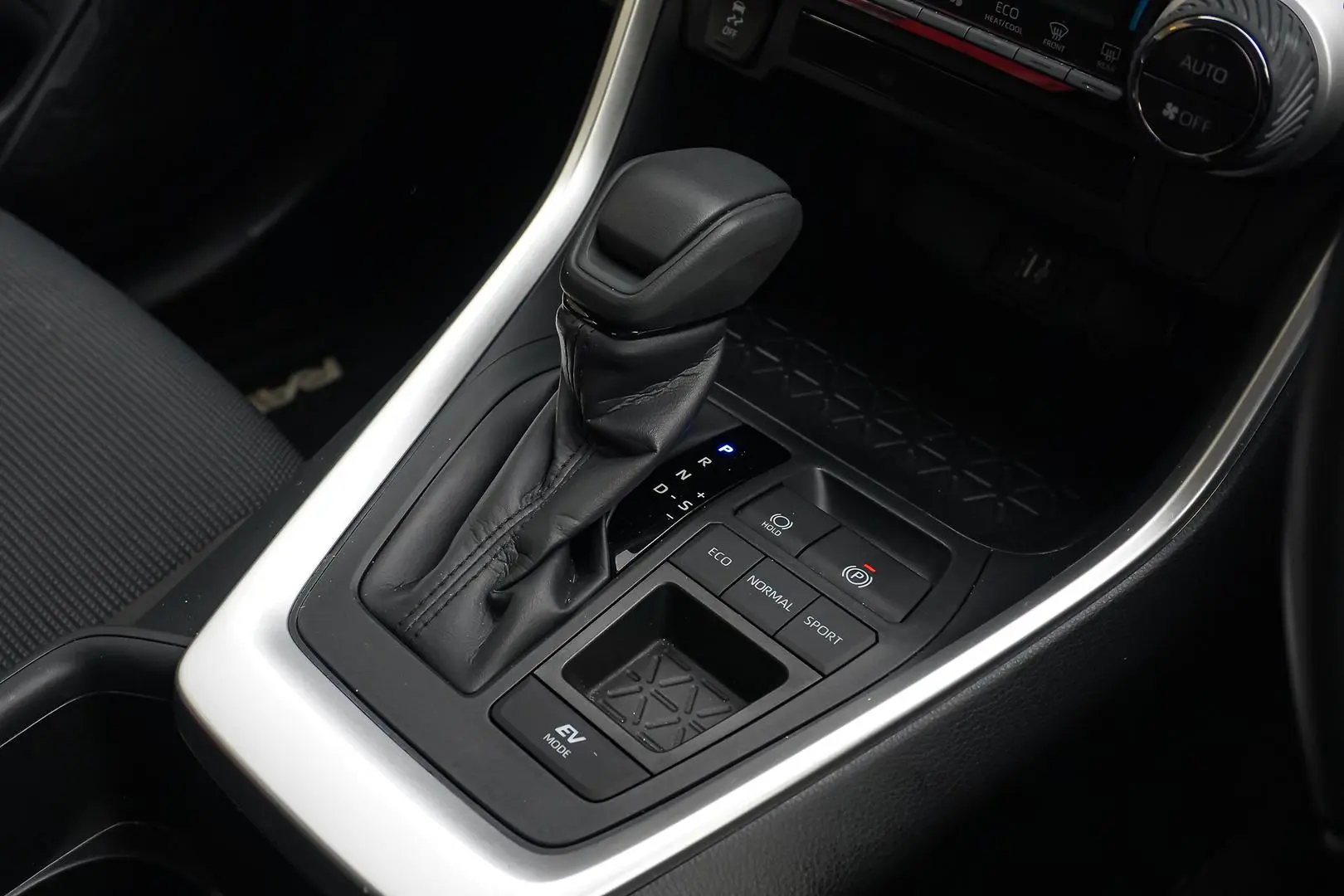 2025 Toyota RAV4 Gallery Image 18