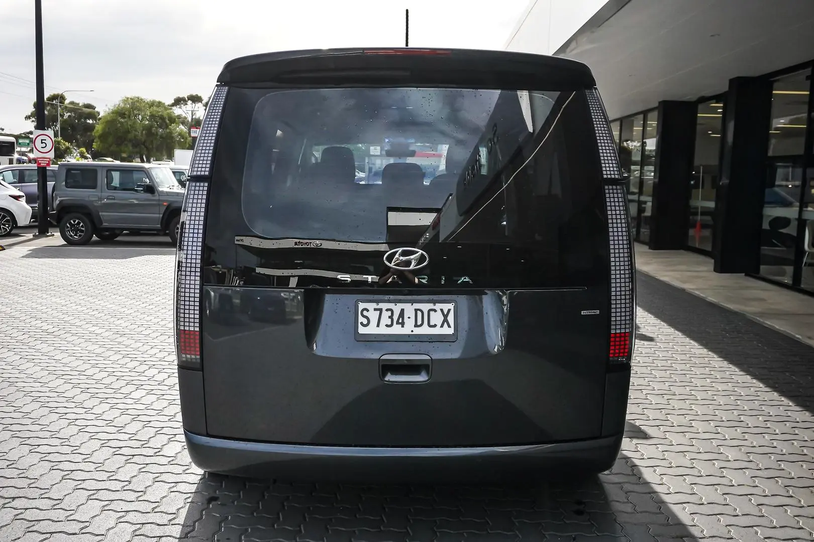 2023 Hyundai STARIA Gallery Image 6