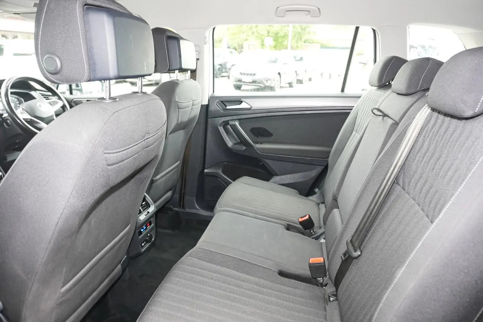 2022 Volkswagen Tiguan Gallery Image 8