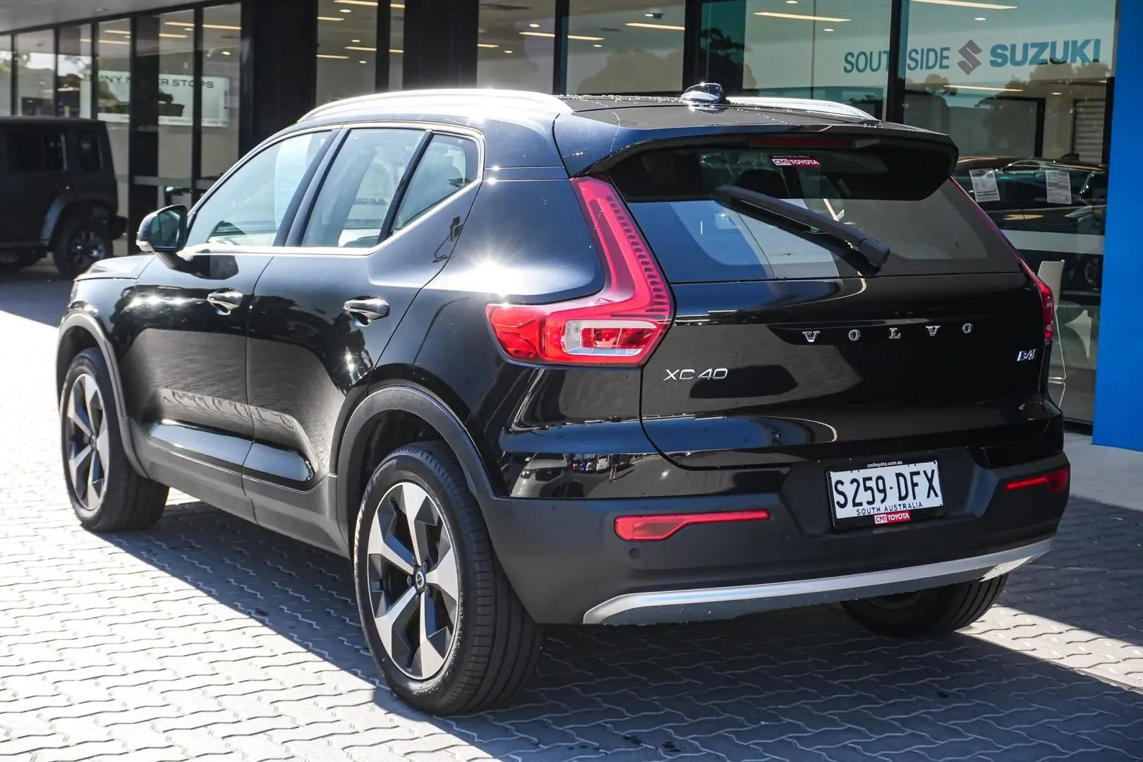 2023 Volvo XC40 Gallery Image 3