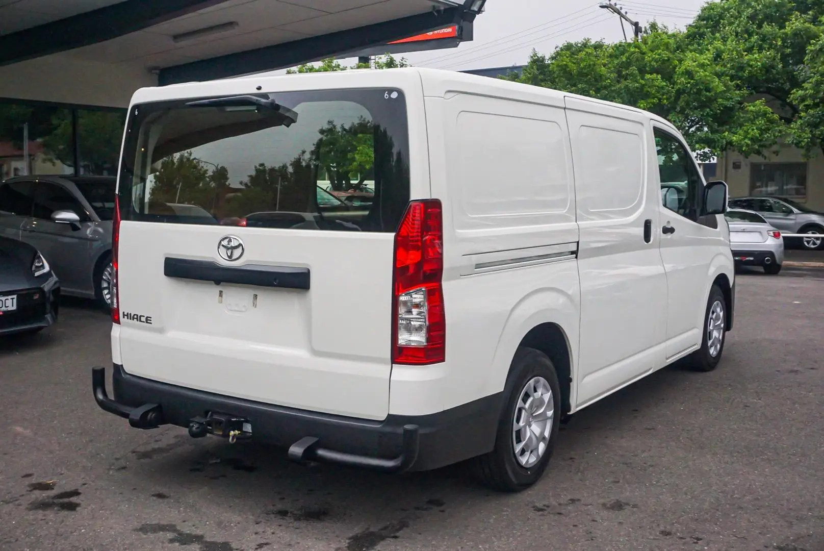 2021 Toyota Hiace Image 2