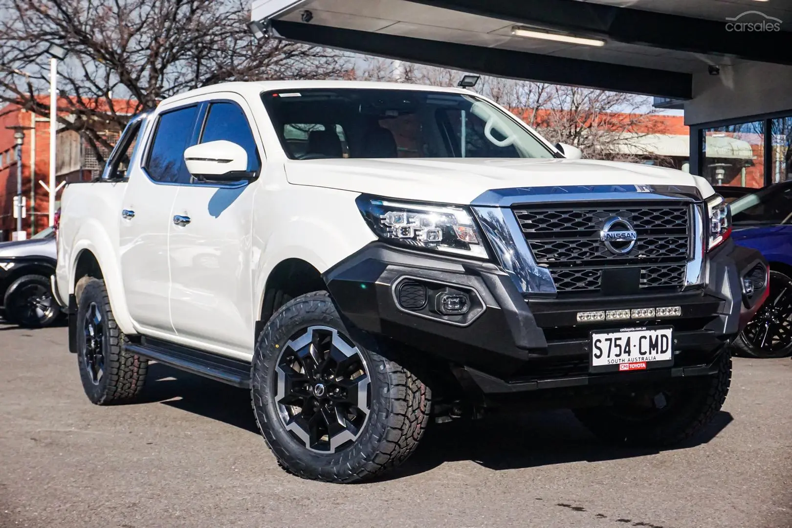 2021 Nissan Navara Image 2