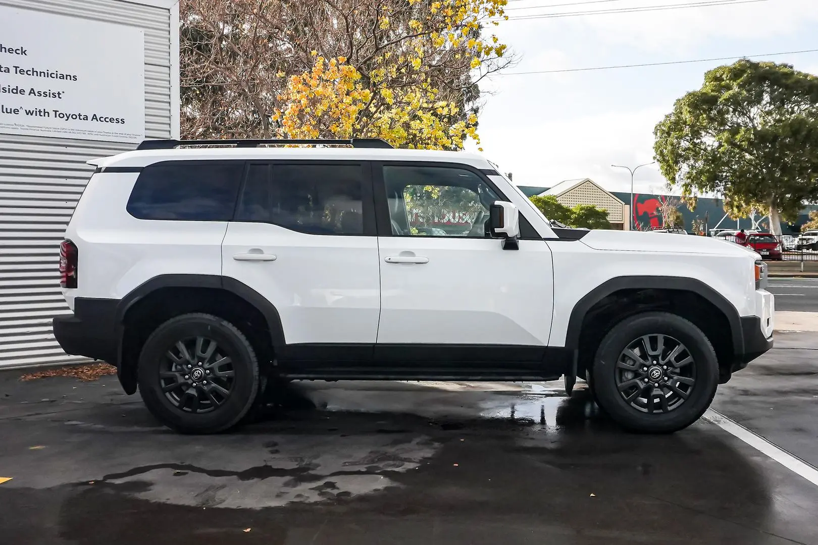 2024 Toyota Landcruiser Prado Gallery Image 4