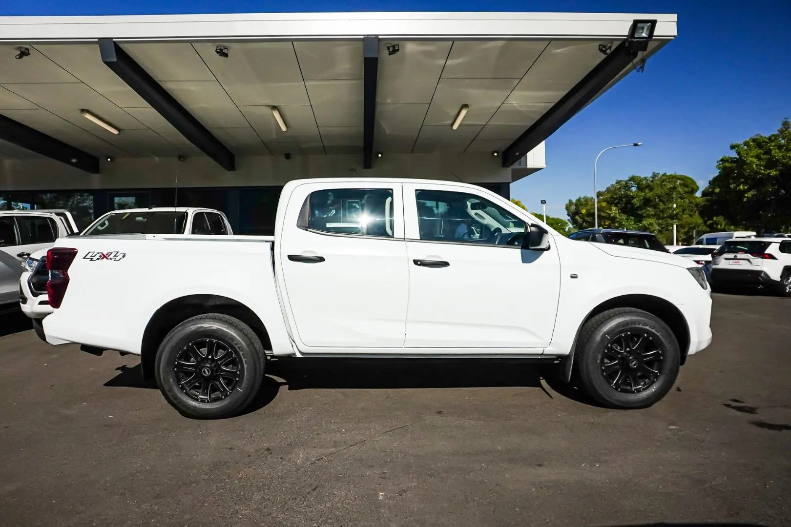 2020 Isuzu D-MAX Gallery Image 4