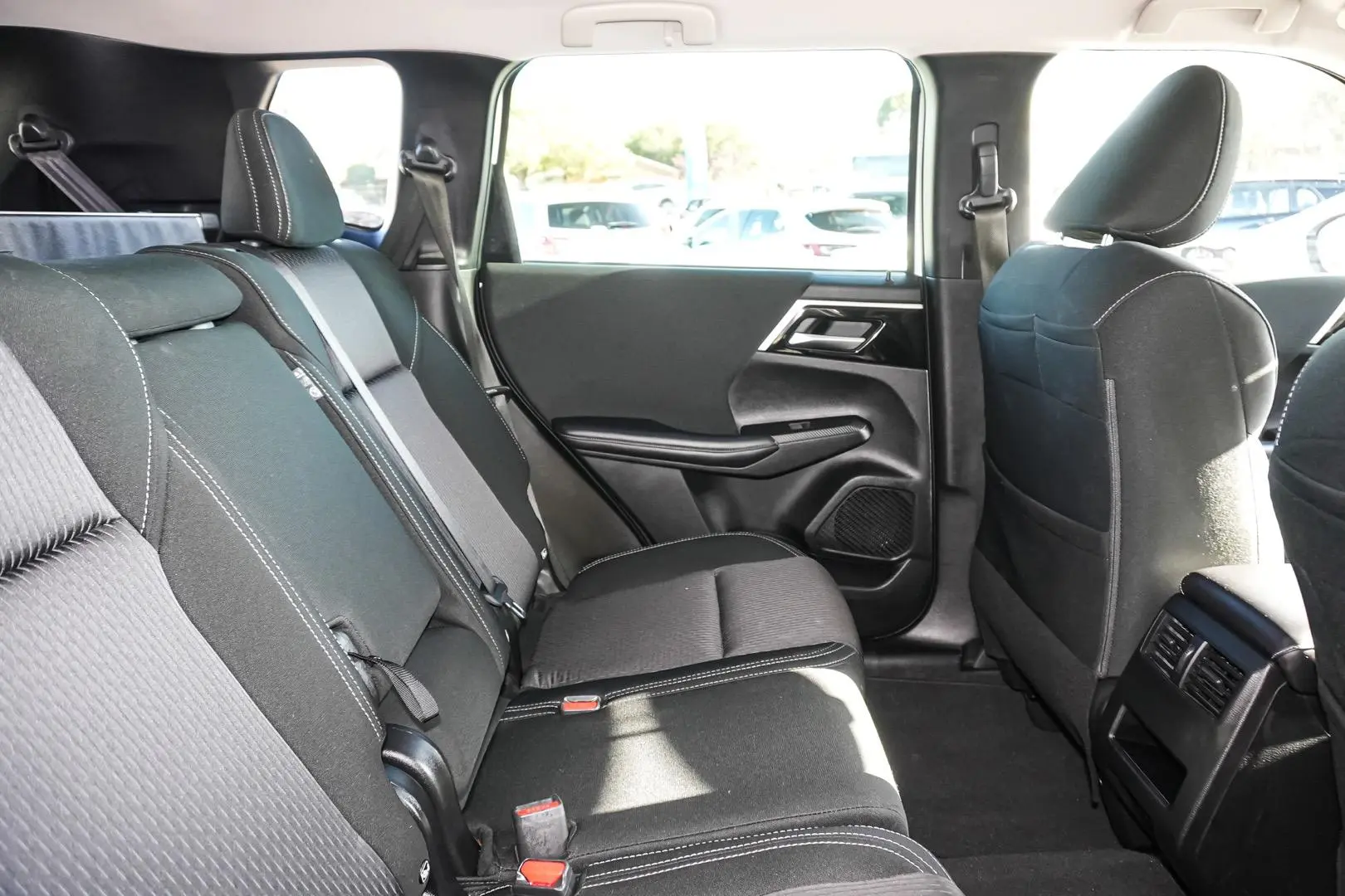 2022 Mitsubishi Outlander Gallery Image 14