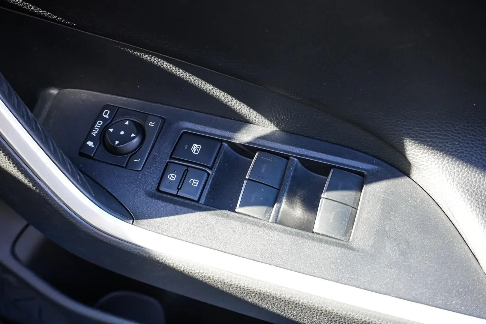 2025 Toyota RAV4 Gallery Image 23