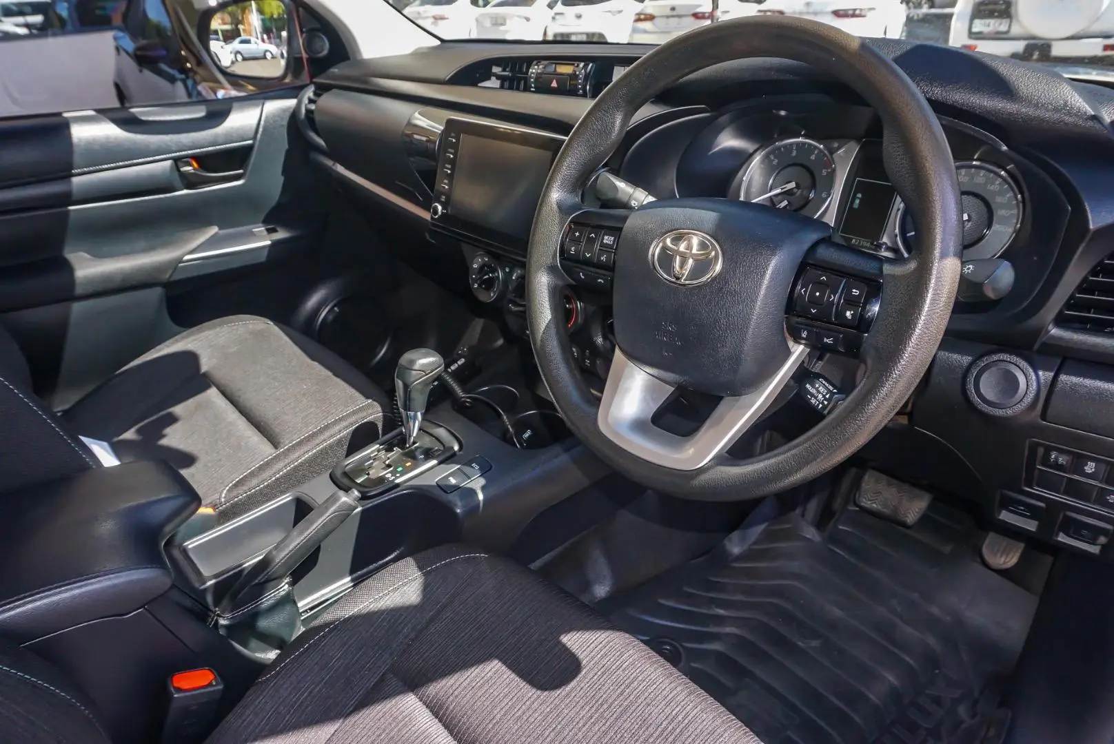 2022 Toyota Hilux Gallery Image 7