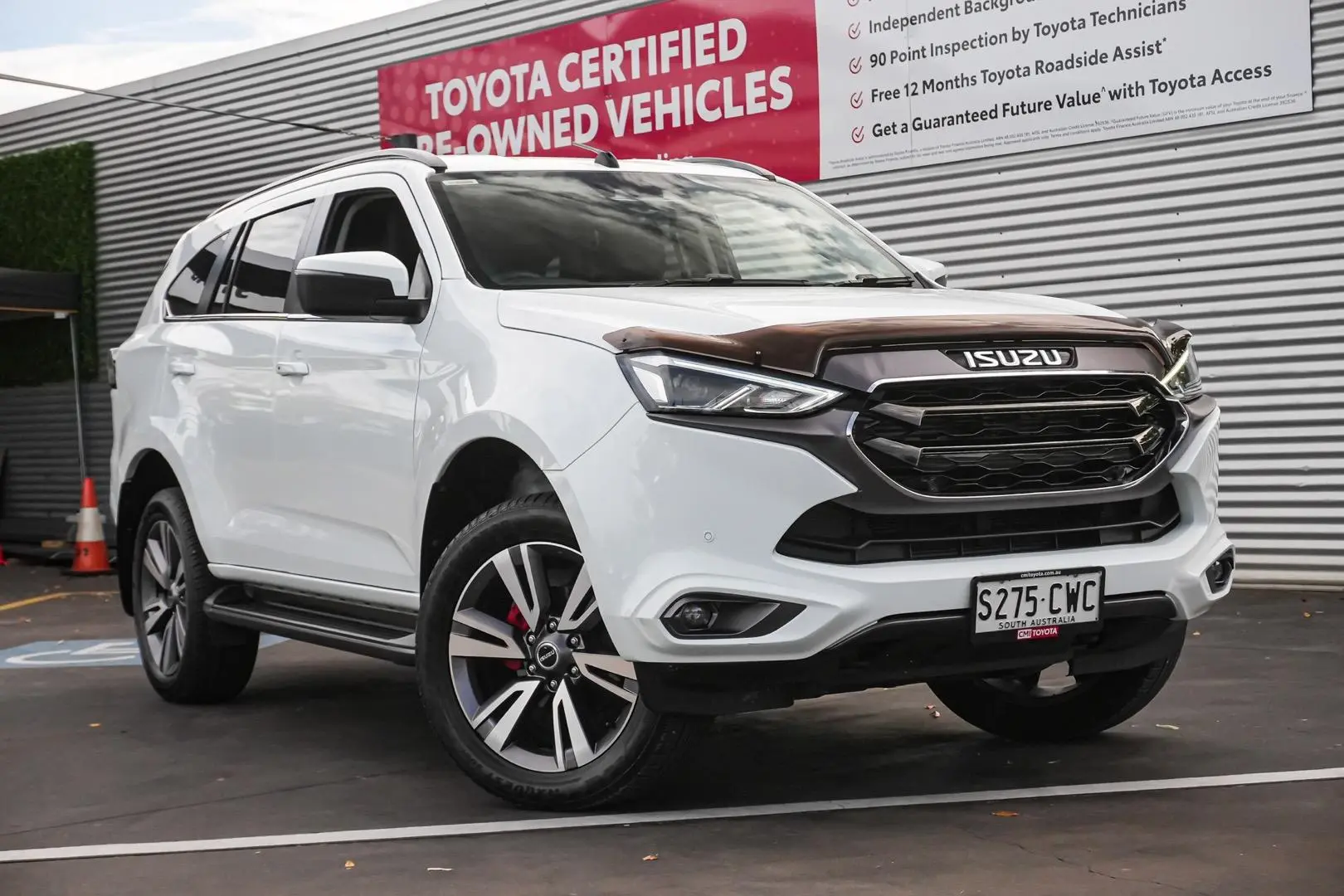 2023 Isuzu MU-X Gallery Image 2