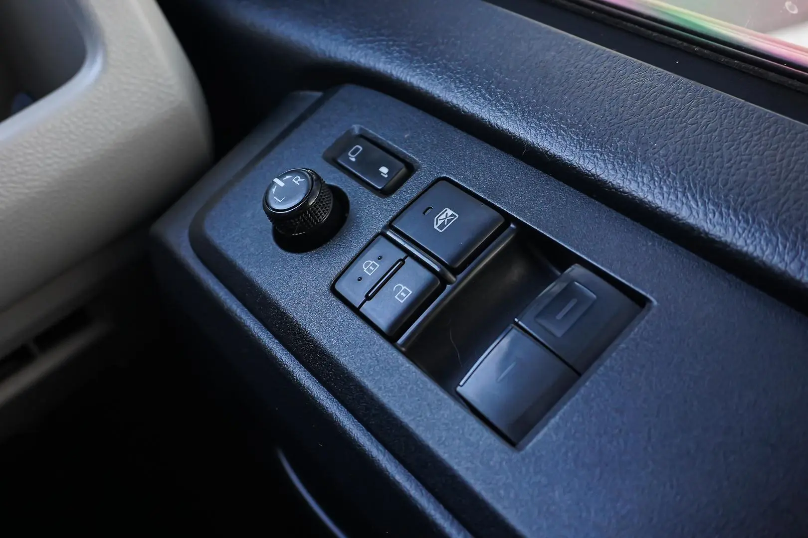 2020 Toyota Hiace Gallery Image 18