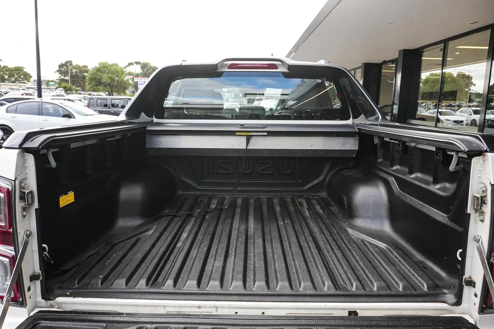 2020 Isuzu D-MAX Gallery Image 11