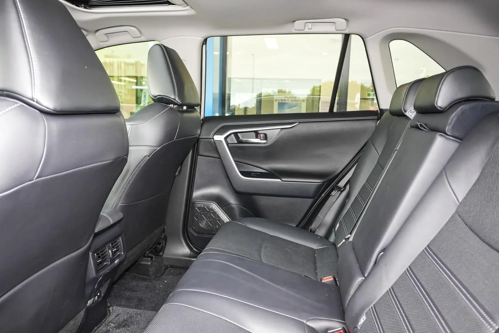 2022 Toyota RAV4 Gallery Image 12