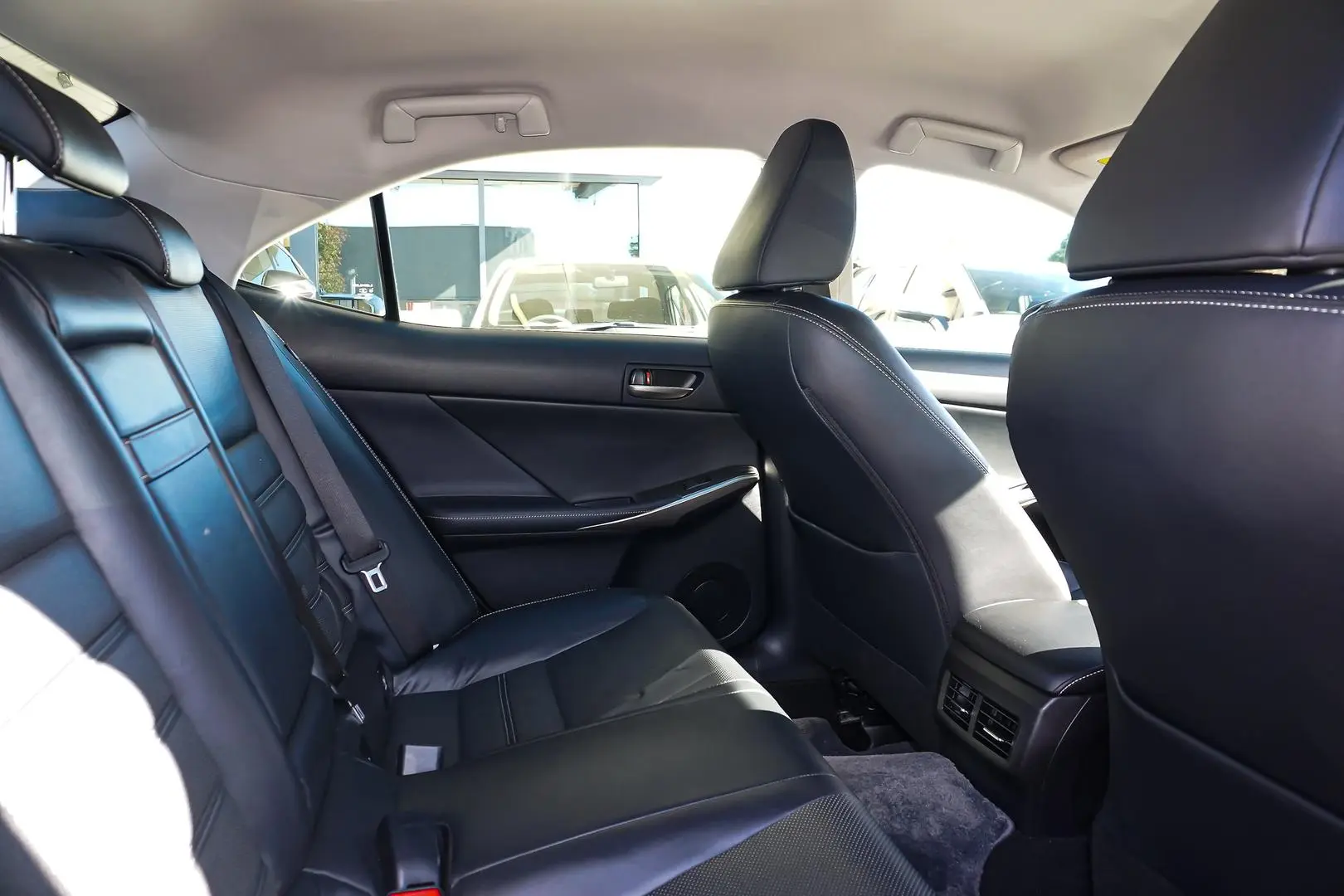 2018 Lexus IS Gallery Image 7