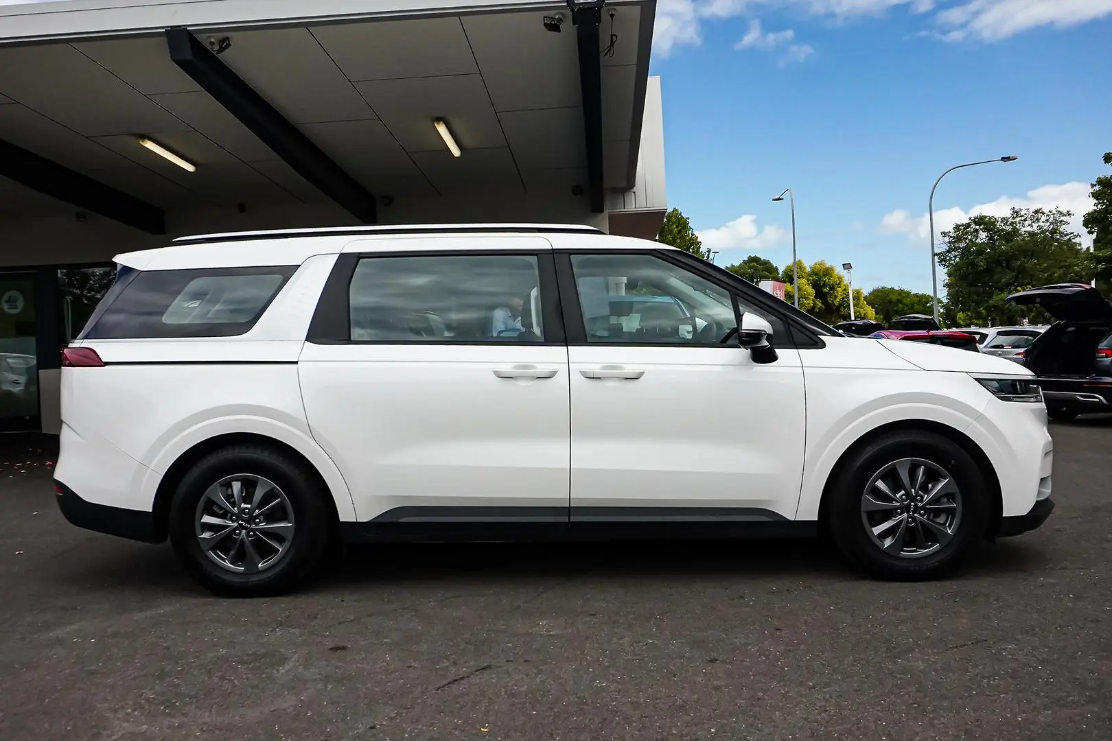 2022 Kia Carnival Gallery Image 4