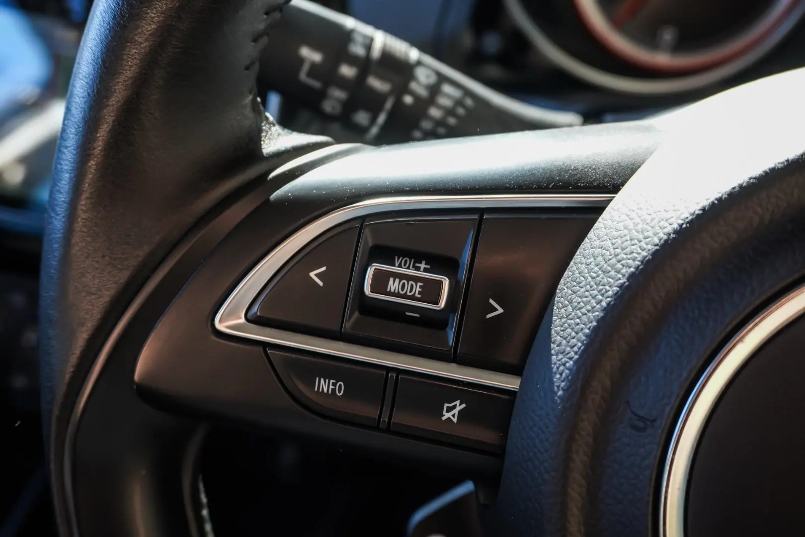 2020 Suzuki Swift Gallery Image 20