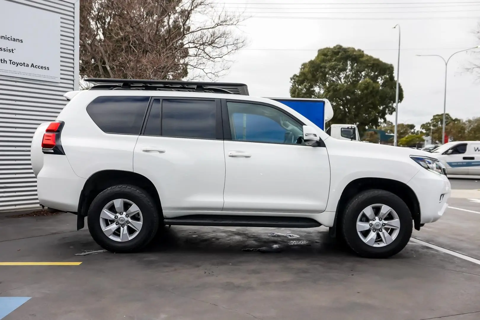 2021 Toyota Landcruiser Prado Gallery Image 4