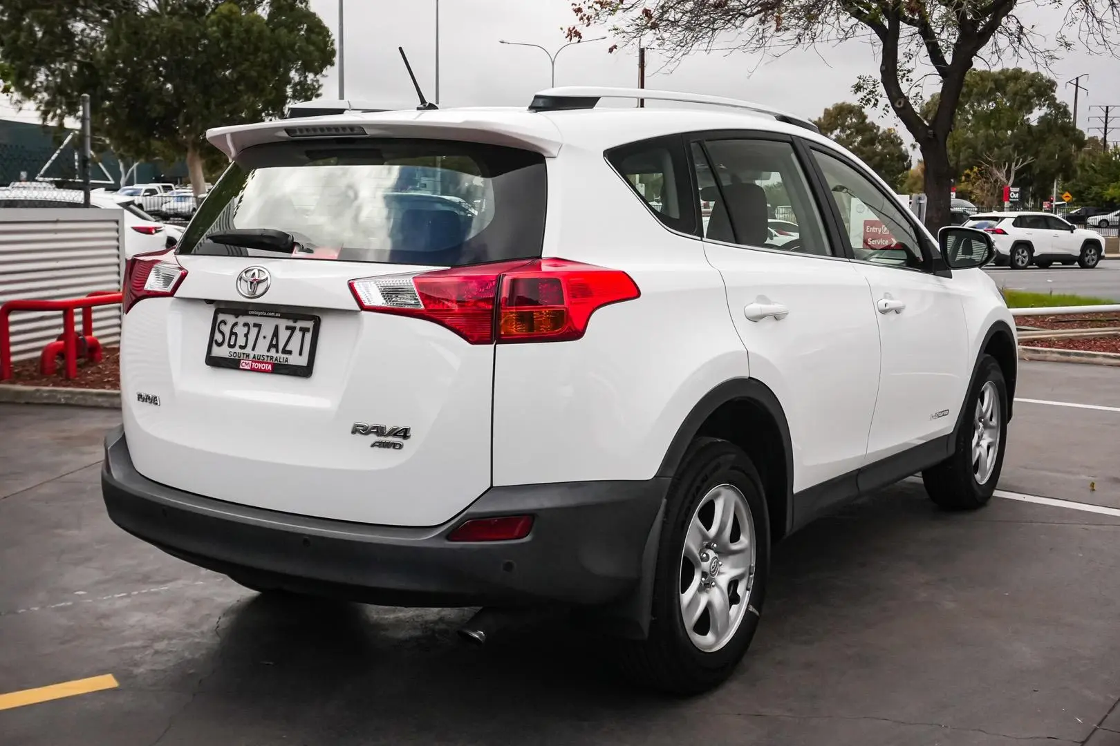 2013 Toyota RAV4 Gallery Image 3