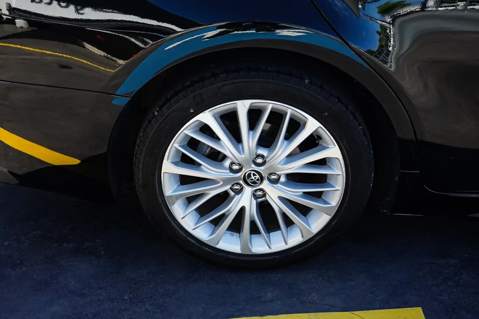 2019 Toyota Camry Gallery Image 17