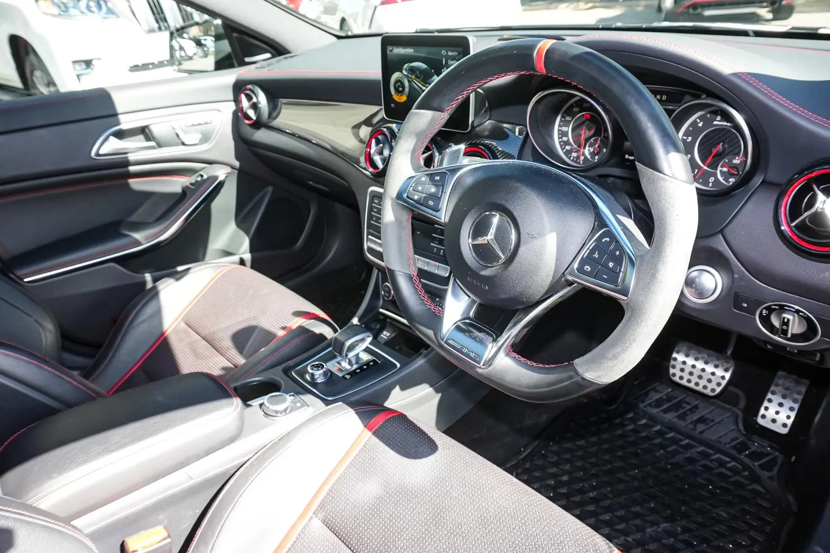 2016 Mercedes-Benz CLA-Class Gallery Image 7