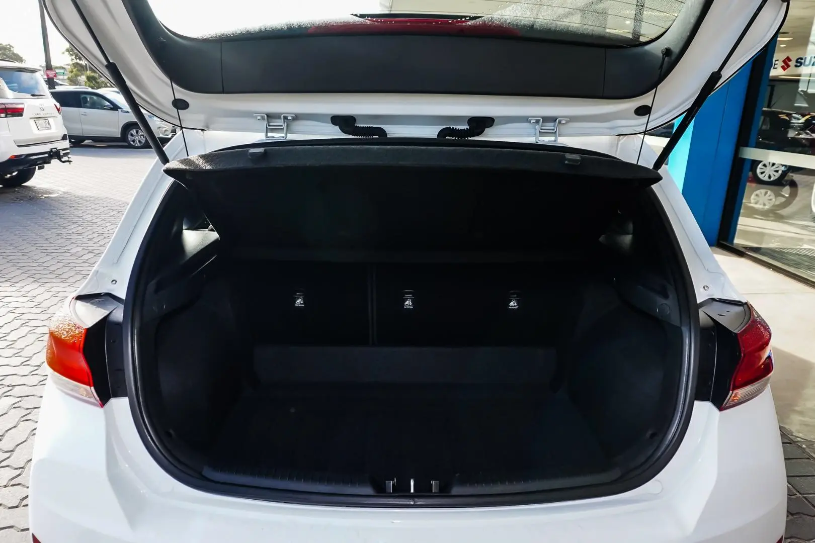 2022 Hyundai i30 Gallery Image 10