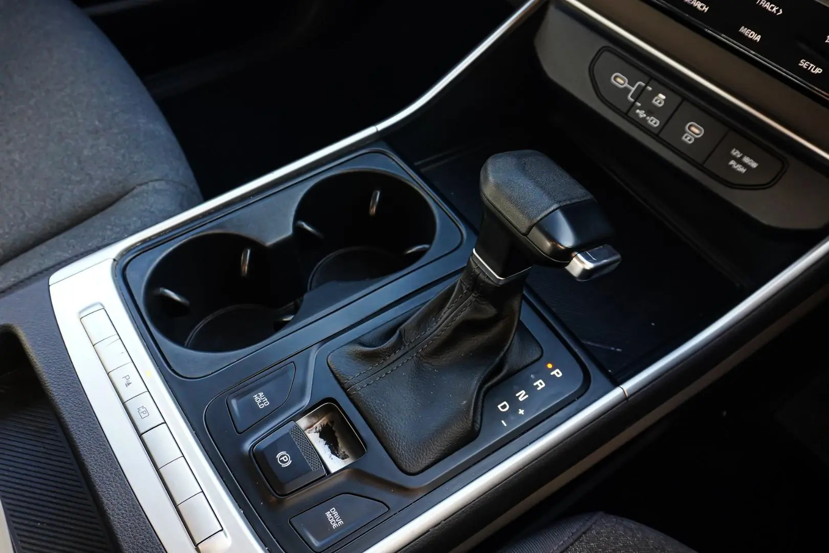 2024 Kia Carnival Gallery Image 18