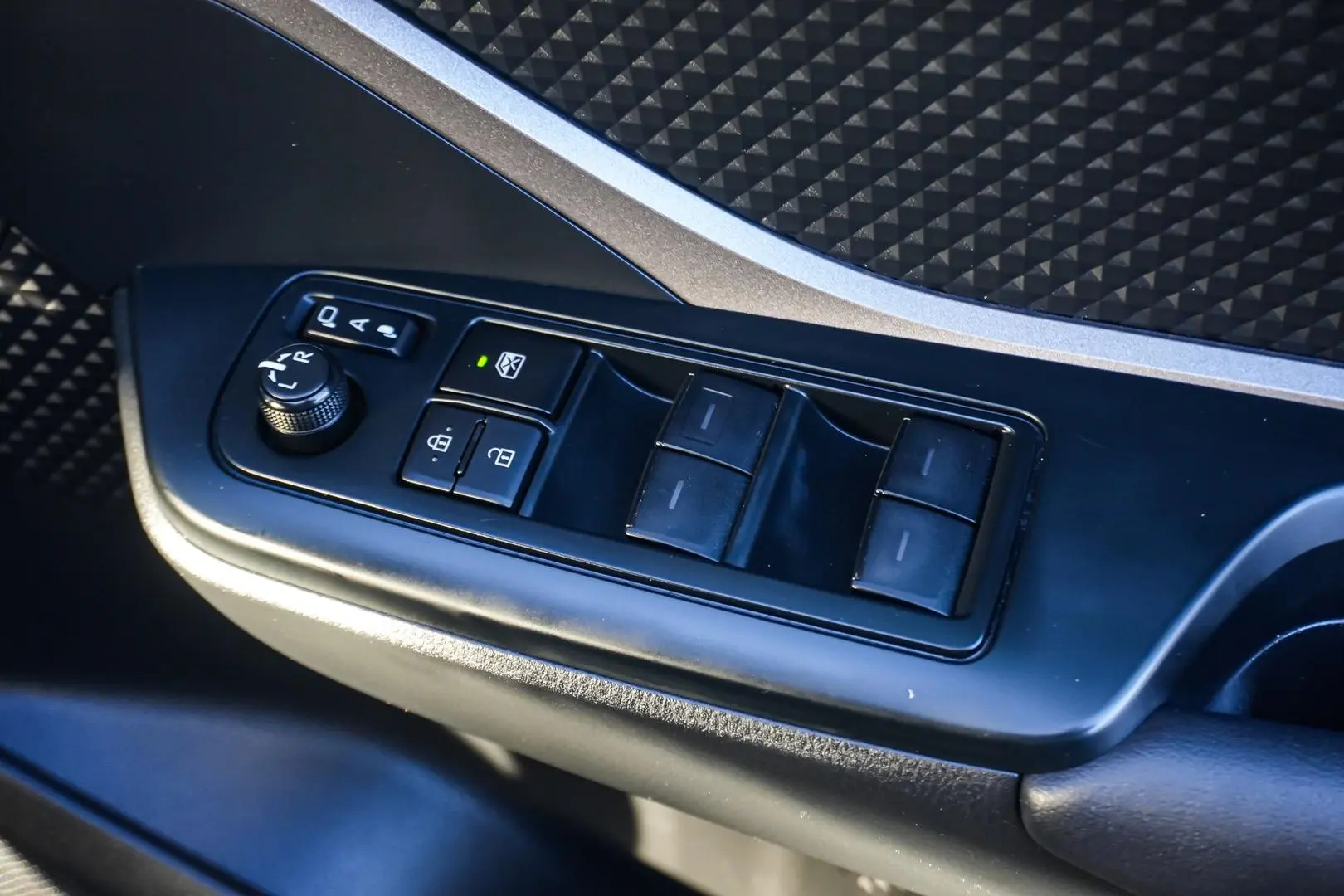 2023 Toyota C-HR Gallery Image 18