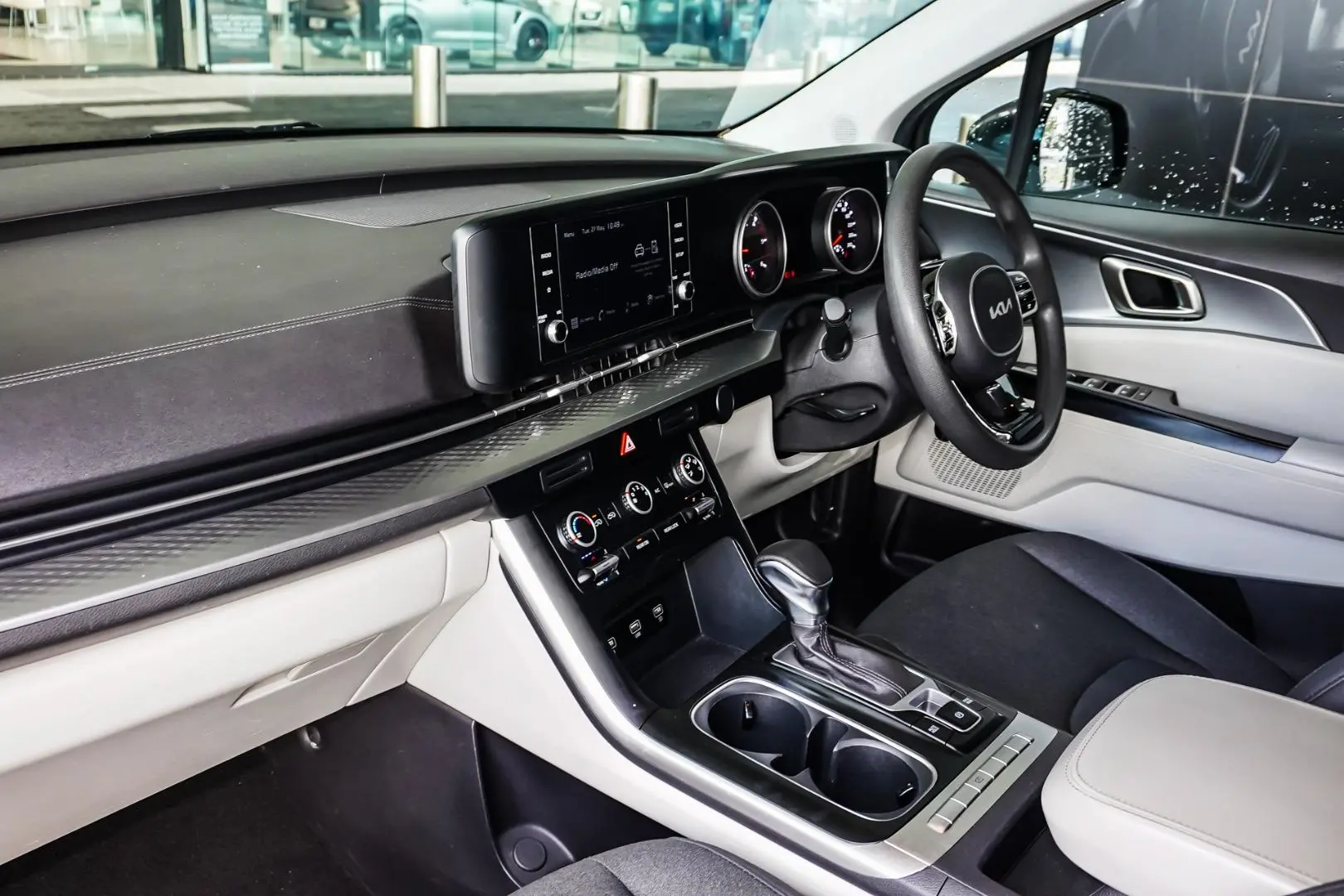 2022 Kia Carnival Gallery Image 10