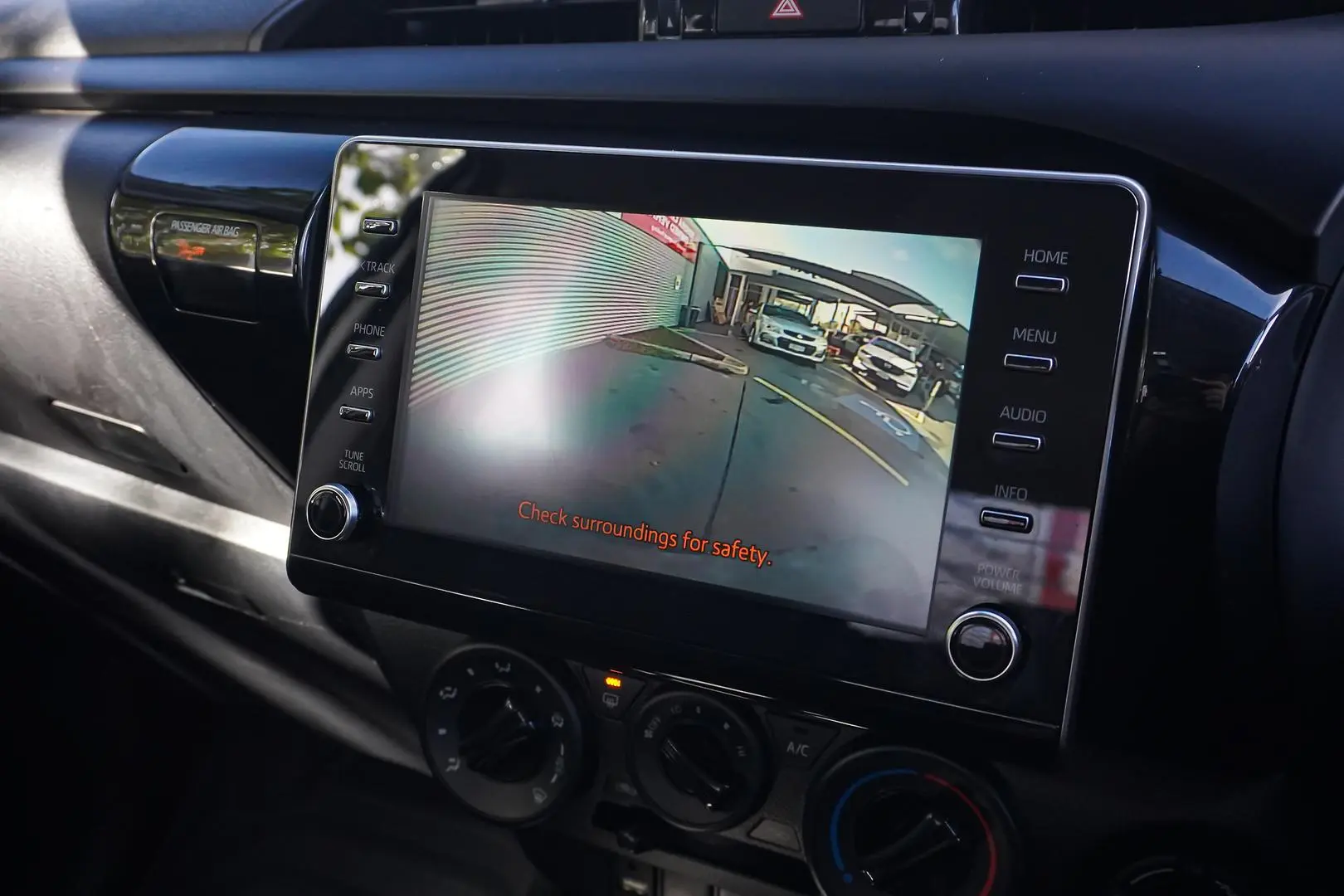 2021 Toyota Hilux Gallery Image 22
