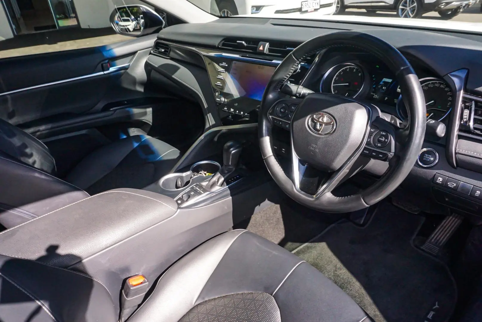 2019 Toyota Camry Gallery Image 6