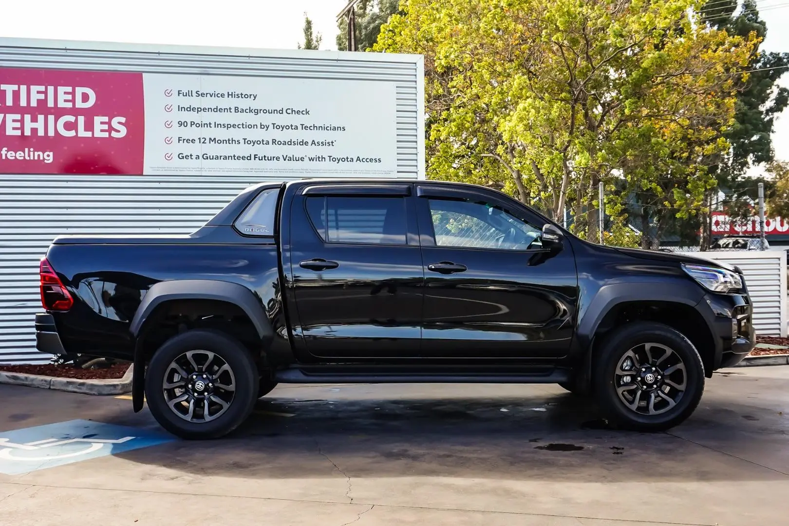 2022 Toyota Hilux Gallery Image 3